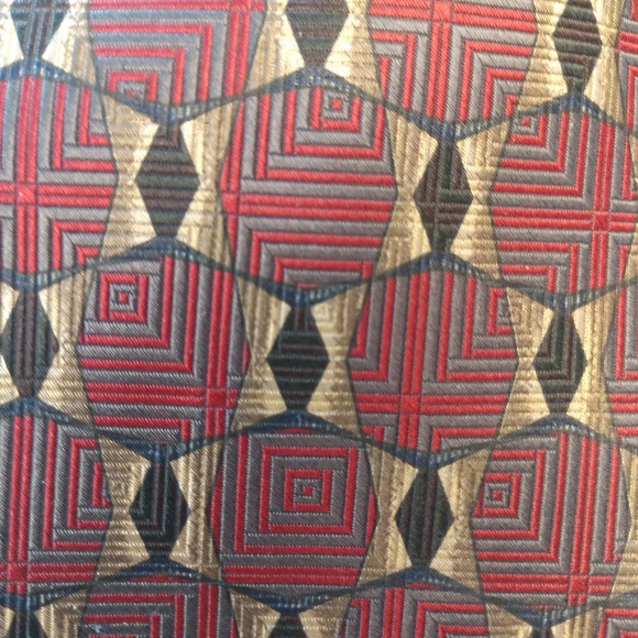 Robert Talbott handsewn Geometric Best of Class Neck Tie - Picture 3 of 8